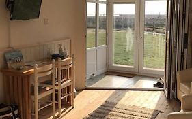 Seaside Studio Right On The Coastal Path.